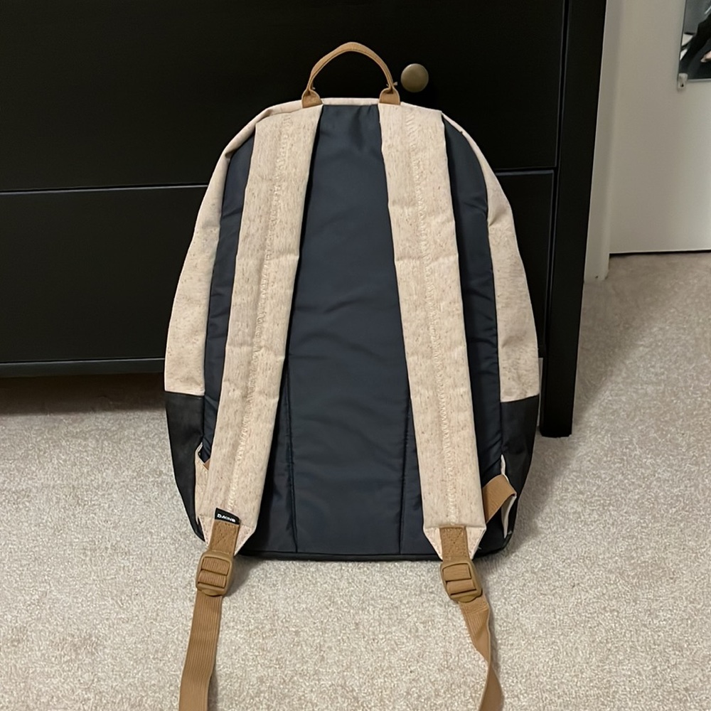 Dakine backpack - Picture 2 of 4